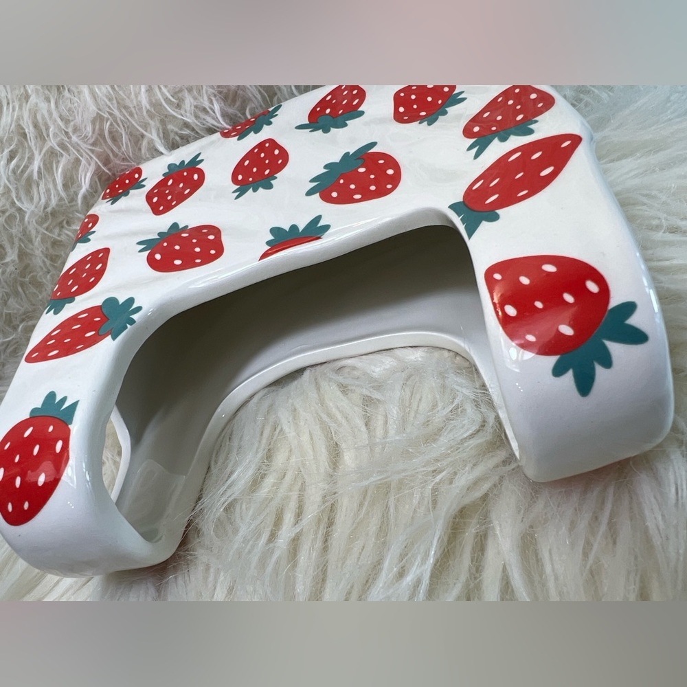 White Ceramic Handbag Decor w/Strawberry Detailing Approx:7" W x 7" H x 2.5" D - Picture 4 of 9